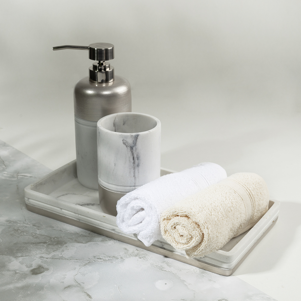 صينية من باسي، أبيض